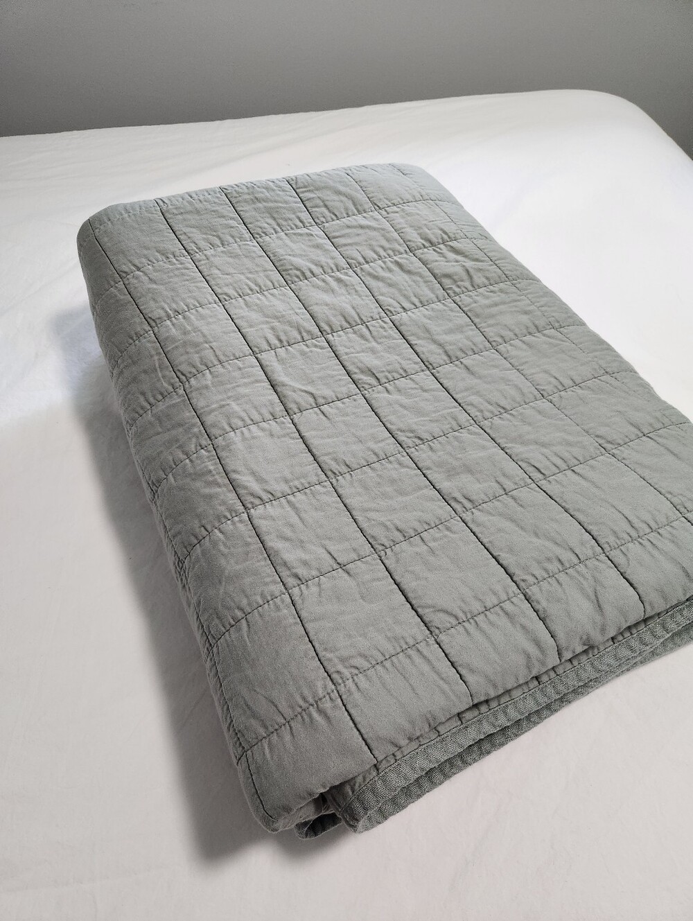 Casluna Light Gray King Size Heavyweight Linen Blend Quilt